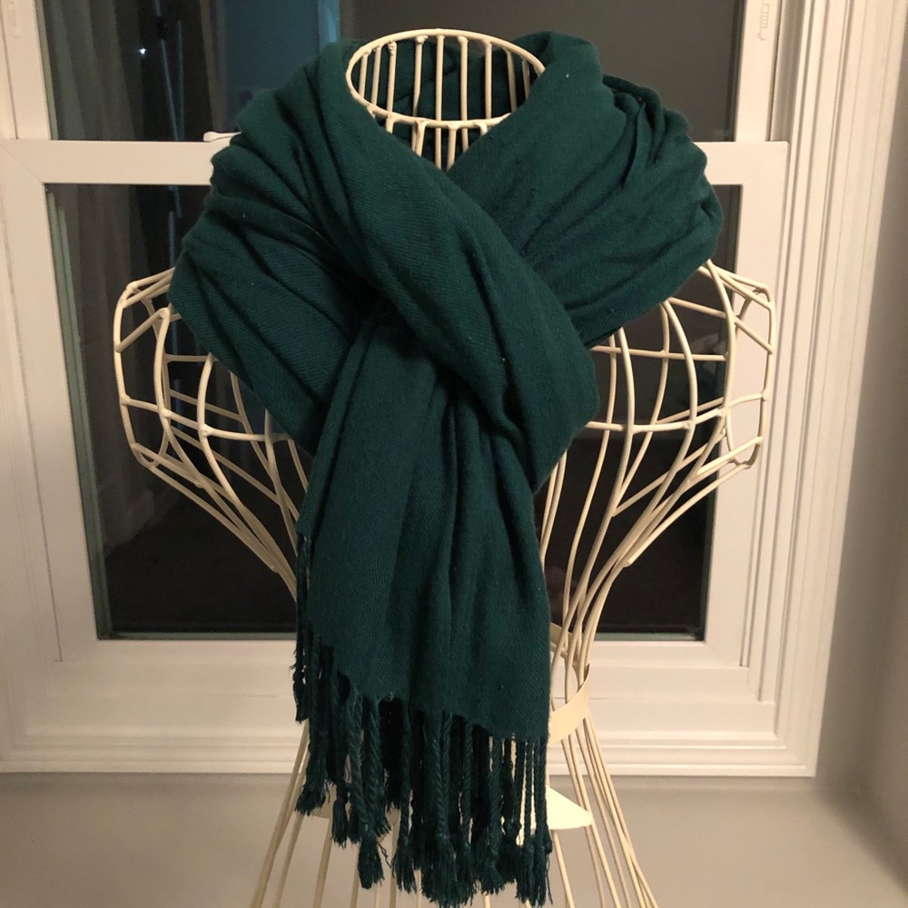 SOLD!!! Forest 🌲 Green Scarf